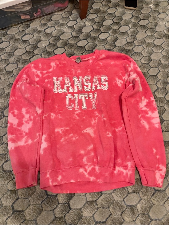 Gildan Tops - pink the dye kansas city sweatshirt
